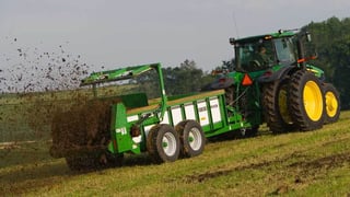Image of Large Hydraulic-Push Manure Spreaders